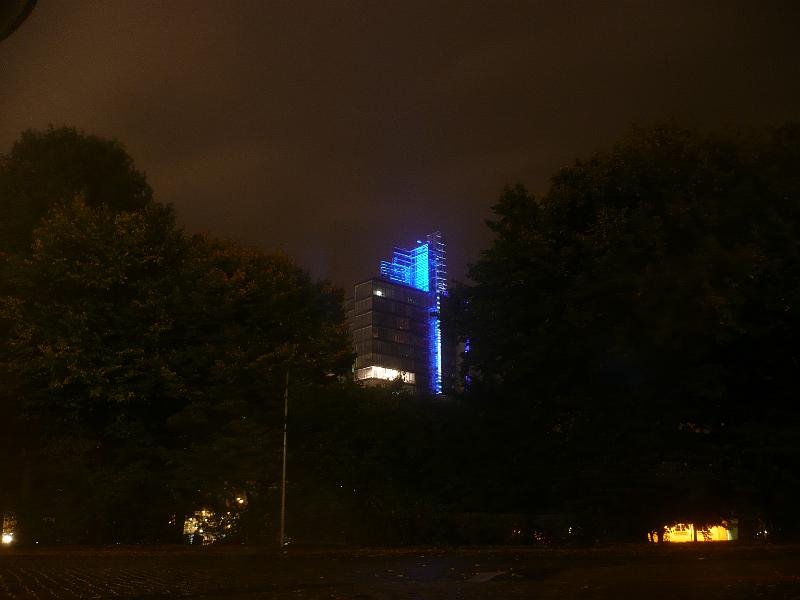 blauer Turm in der Nacht.JPG